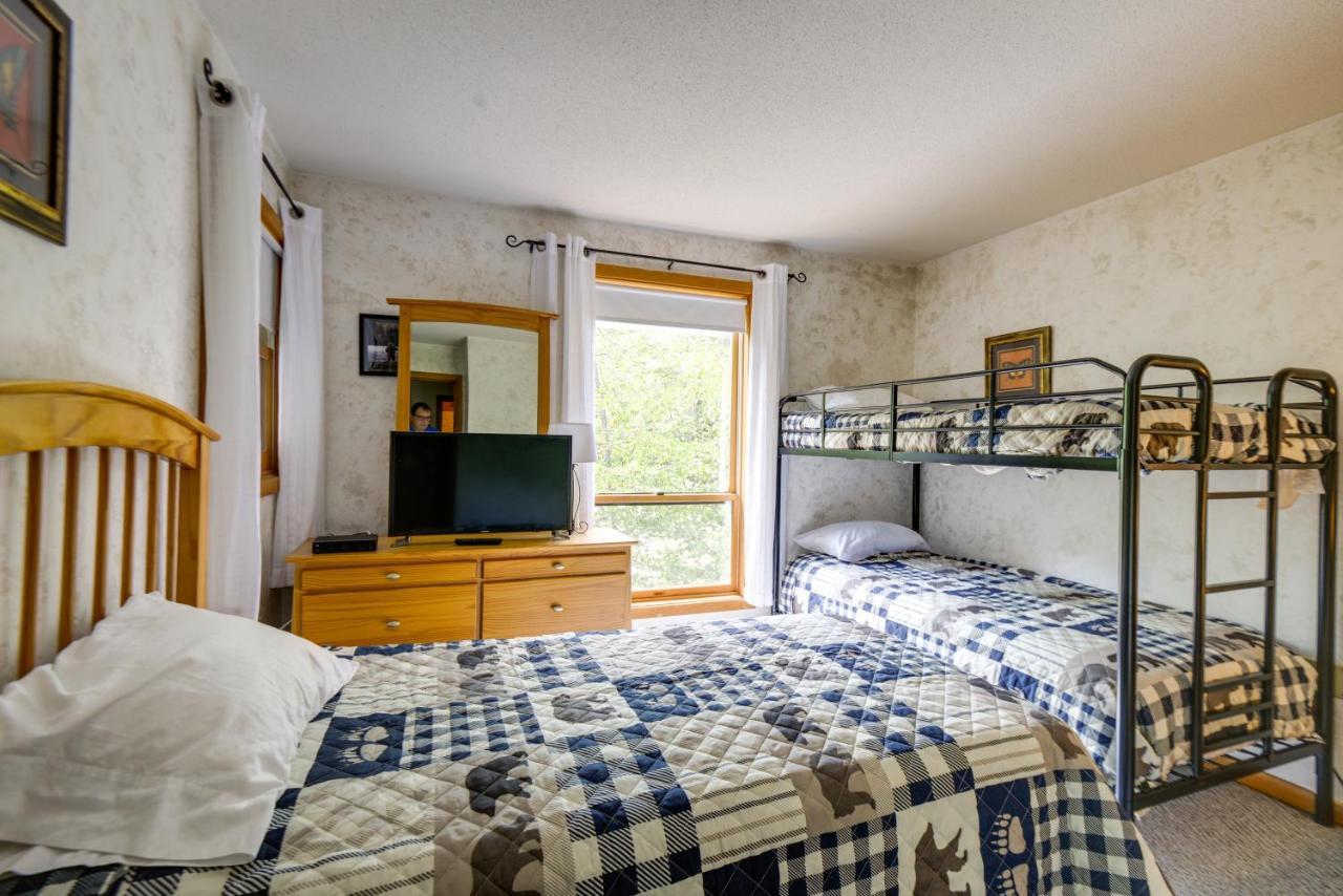 Well-Appointed Lincoln Abode Ski, Swim And Fish! Extérieur photo